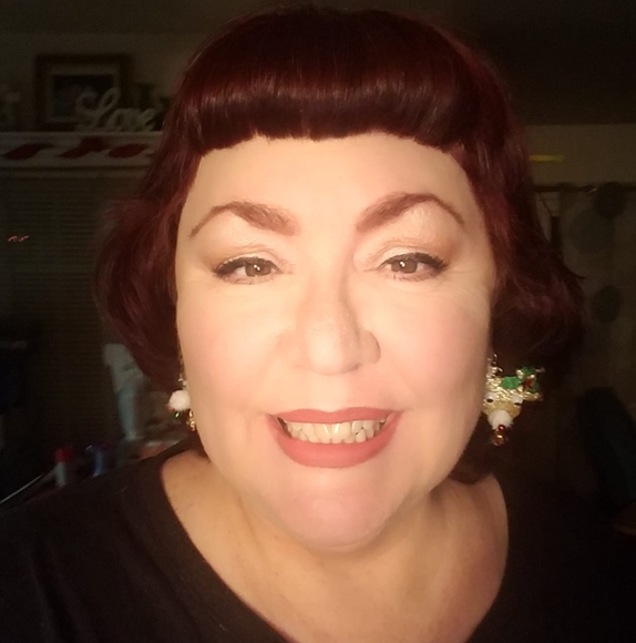 Meet your Posher, Julie - Picture 1 of 1